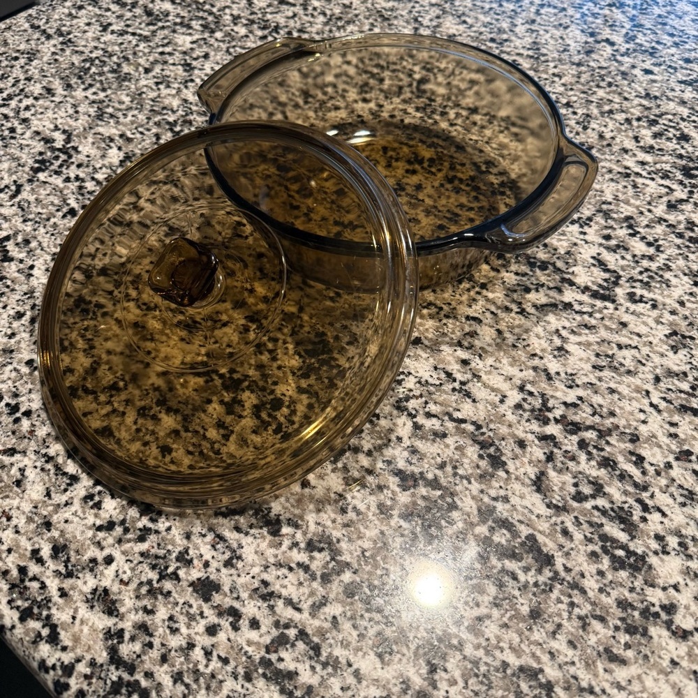 Anchor Hocking Amber Glass Casserole Dish with Lid - Picture 3 of 8